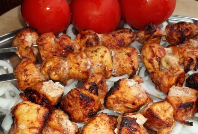 Шашлык из куриной грудки. Доставка по Челябинску. Купить этот шашлык в Сдобной деревне.