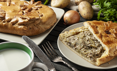 Пирог сдобный с фаршем (свинина, курица). Доставка по Челябинску. Сдобная деревня.