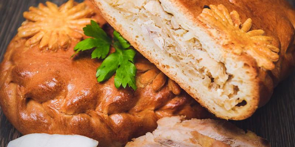 Пирог сдобный с курицей и капустой. Доставка по Челябинску. Купить этот пирог в Сдобной деревне.