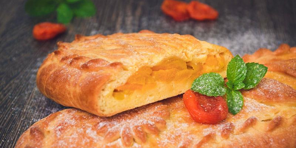 Пирог с курагой