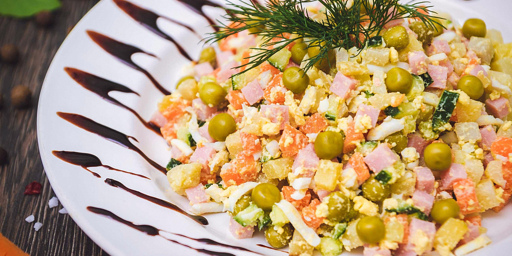 Салат Оливье. Вкуснейший салат от Сдобной деревни. 