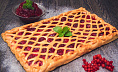Пирог слоеный с вишневым конфитюром