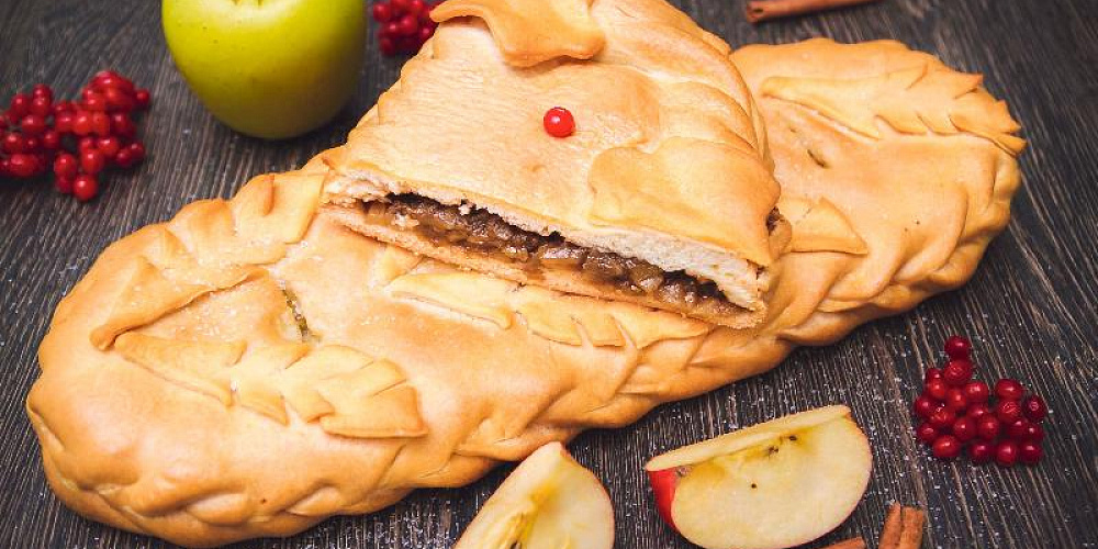 Постный пирог с яблоком и корицей. Доставка по Челябинску. Купить этот пирог в Сдобной деревне.