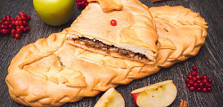 Постный пирог с яблоком и корицей. Доставка по Челябинску. Купить этот пирог в Сдобной деревне.