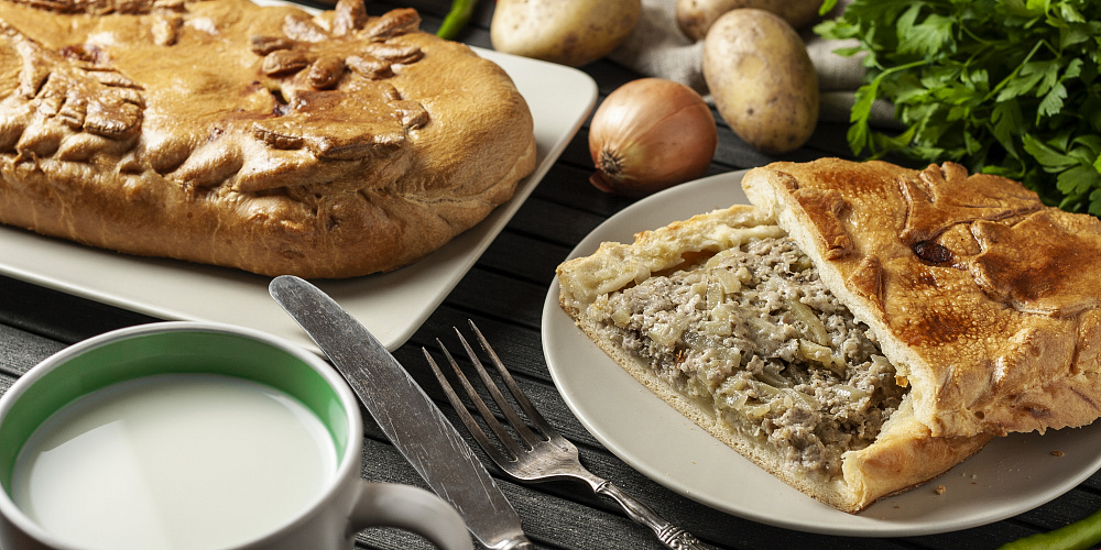Пирог сдобный с фаршем (свинина, курица). Доставка по Челябинску. Купить этот пирог в Сдобной деревне.