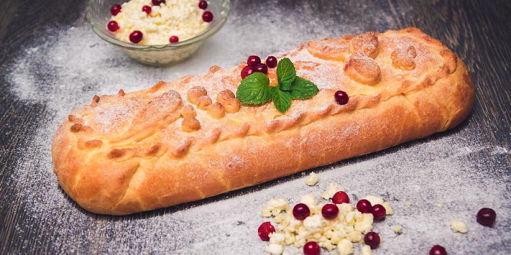 Пирог с творогом и клюквой