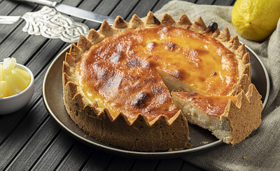 Песочный пирог с лимоном и ананасом
