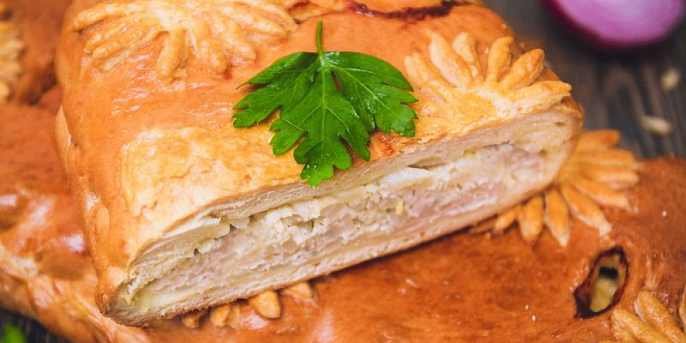 Пирог сдобный с фаршем (свинина, курица). Доставка по Челябинску. Купить этот пирог в Сдобной деревне.