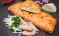 Пирог слоеный с курицей и капустой. Доставка по Челябинску. Купить этот пирог в Сдобной деревне.