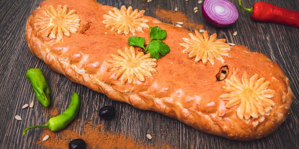 Пирог сдобный со свининой и картофелем. Доставка по Челябинску. Купить этот пирог в Сдобной деревне.