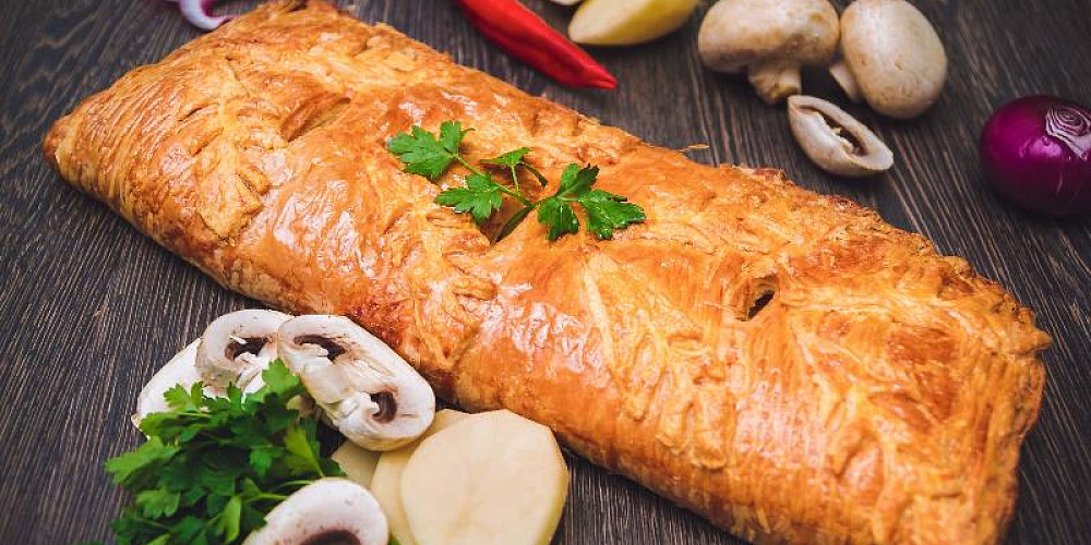 Пирог слоеный с грибами и картофелем. Доставка по Челябинску. Купить этот пирог в Сдобной деревне.